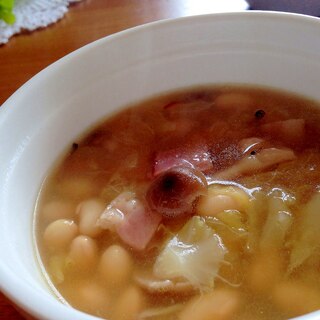 少ない材料で簡単！ベーコンとキャベツの大豆スープ
